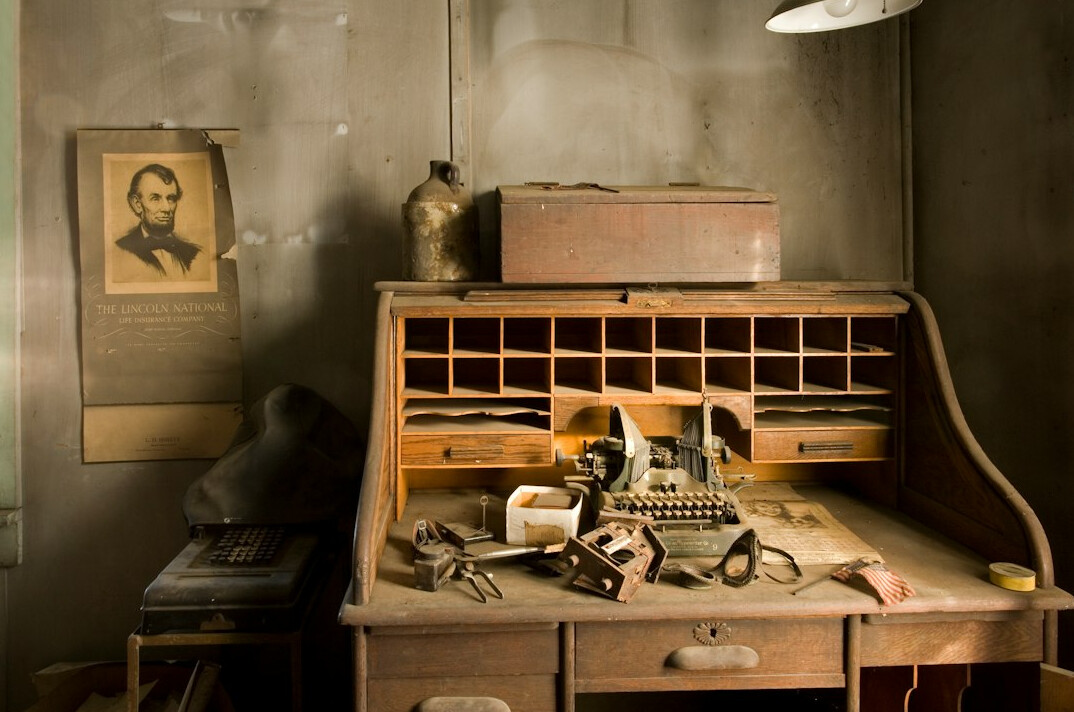 detective office desk
