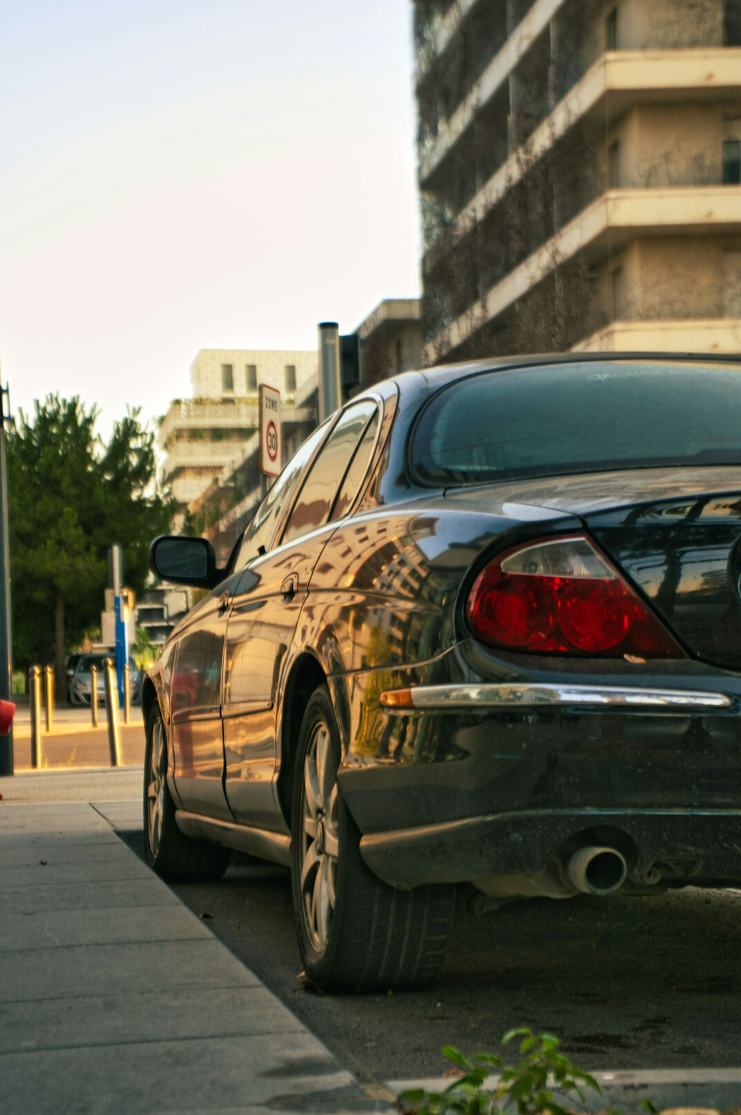 private investigator tailing car